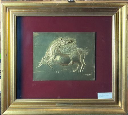 Bruno Cassinari "Cavallo" 
bassorilievo sbalzato in argento placcato oro
cm 26,5