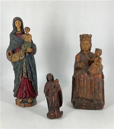 Arte del secolo XIX-XX. Lotto composto da tre diverse sculture lignee in parte