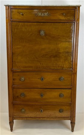 Secretaire in legni vari con fronte a quattro cassetti e calatoia celante sette