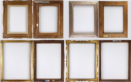 Lotto composto da sedici diverse cornici in legno e altri materiali. Alcune dor
