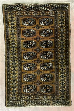 Tappeto Beluchistan, Persia, inzio secolo XX. Decoro Boukhara con Gül su fondo