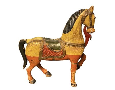 Cavallo in legno intagliato e dipinto in policromia 
Manifattura mediorientale,