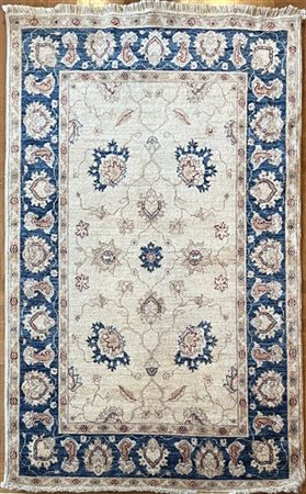 Tappeto Azeri, Caucaso, recente manifattura. Decoro all over floreale su fondo