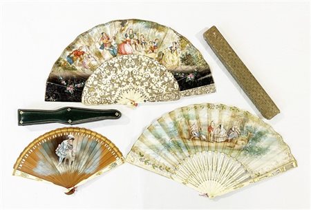 Lotto composto da tre ventagli di cui due con stecche in avorio traforate, inci