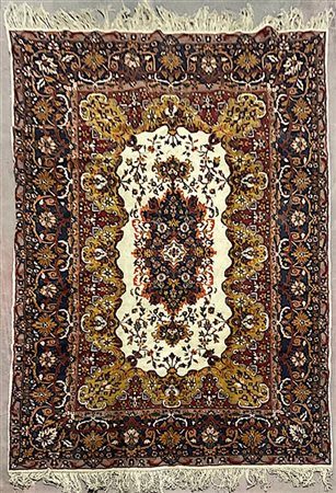 Tappeto di recente manifattura con decoro orientale (cm 300x187) (difetti)