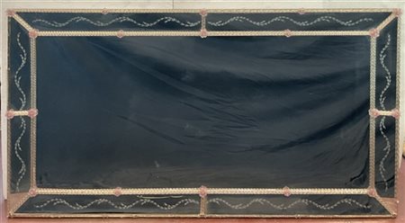 Manifattura di Murano del secolo XX. Grande specchiera con cornice a elementi i