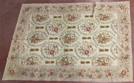 Tappeto piccolo punto, Inghilterra, secolo XX (cm 251x177) (difetti)