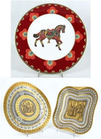 Manifatture diverse, lotto composto da tre piatti in porcellana decorati in pol