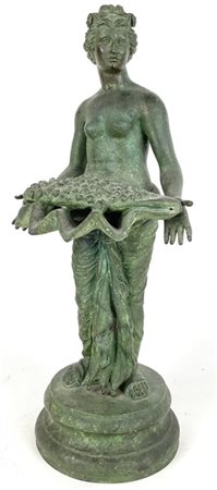 Arte del secolo XIX. Figura allegorica in bronzo a patina verde di gusto archeo