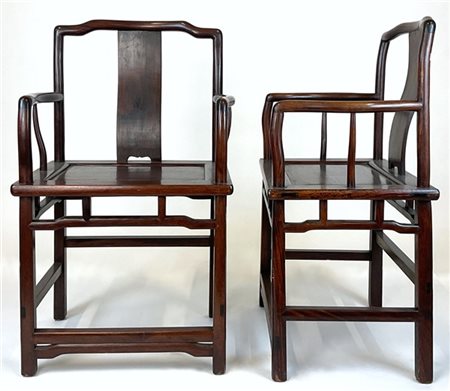 Due sedie in legno hong mu

Cina, secolo XIX/XX
(cm 55,5x93,5x42,5) (difetti e