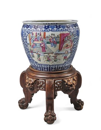 Grande vasca da pesci il fondo decorato in porcellana policroma bianca e blu co