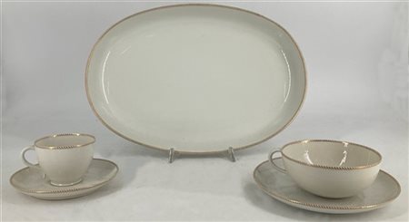 Manifattura Richard Ginori. Parte di servizio da tavola in porcellana bianca co