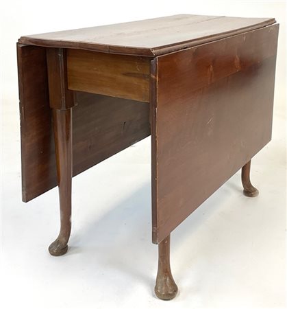 Tavolo a bandelle in mogano con gambe laterali estraibili. Inghilterra, secolo