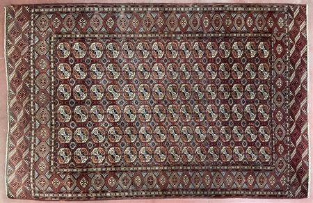 Tappeto Boukhara, Turkestan occidentale, inizio secolo XX. Decoro con sei file