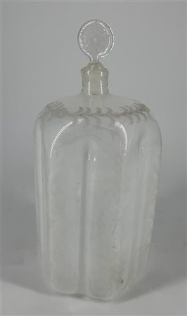 Bottiglia con tappo in vetro costolato e inciso a volute, secolo XIX (h cm 29)