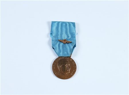 Medaglia militare aeronautica di Vittorio Emanuele III in bronzo con aquiletta