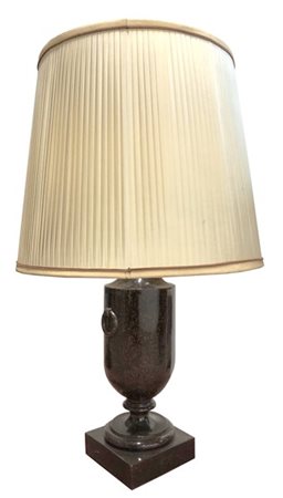 Lampada da tavolo in finto granito a forma di vaso su base quadrata (difetti) c