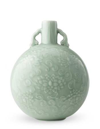 Moon Flask in porcellana con ivetriatura celadon decorata con motivi floreali
C