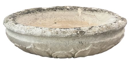 Antica vasca per acquasantiera in pietra scolpita con fascia a foglie