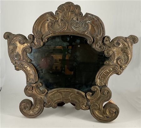 Cartagloria in legno e lamina in rame sbalzato e argentato con decoro a volute