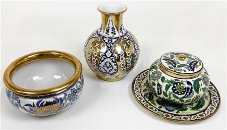 Manifattura Batignani, secolo XX. Lotto composto da un vaso, una potiche con co