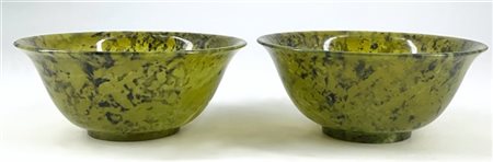 Coppia di ciotole in pietra dura verde 
Cina, secolo XX
(d cm 12,5)
