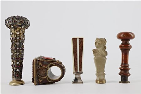 Arte del secolo XIX-XX. Lotto composto da cinque diversi antichi sigilli in mat
