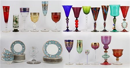 Lotto composto da numerosi oggetti in vetro e ceramiche di forme, decori e usi