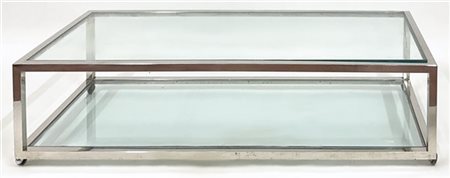 Tavolino da salotto in metallo cromato a due ripiani in vetro. Italia, anni '70