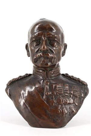 Mezzobusto raffigurante Generale pluridecorato scultura in bronzo (h cm 20) 
Fi