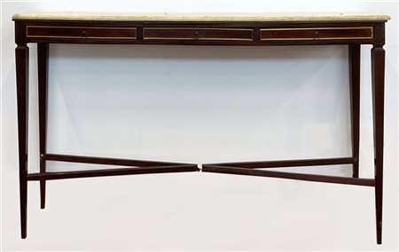 Console con fronte a tre cassetti e profili dorati, gambe a obelisco rovesciato