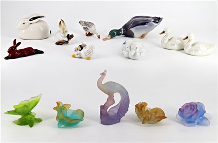 Manifatture differenti. Lotto composto da numerose figure di animali e fiori in