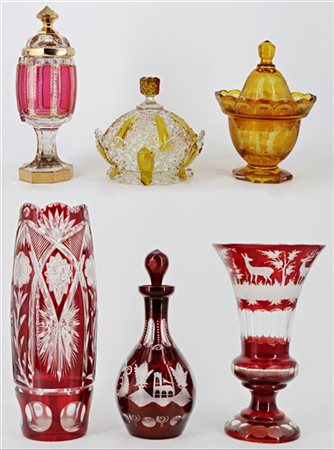 Manifatture differenti, secolo XIX-XX. Gruppo di sei oggetti in vetro molato ed
