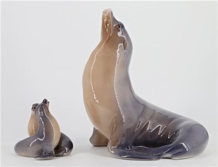 Manifattura Royal Copenhagen. Lotto composto da due gruppi in porcellana policr