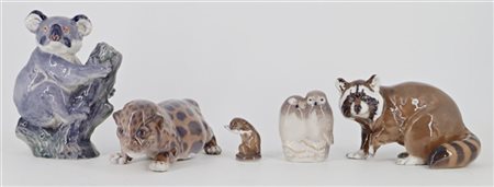 Manifattura Royal Copenhagen. Lotto composto da cinque figure di animali in por