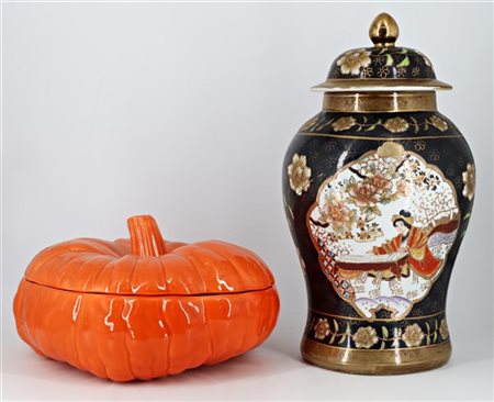 Manifatture differenti, secolo XX. Lotto composto da una potiche con coperchio