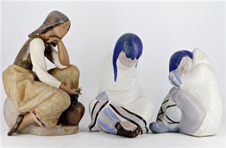 Manifattura Lladrò. Lotto composto da tre diverse figure in porcellana policrom