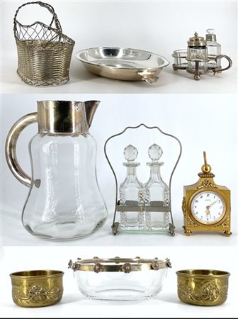 Lotto composto da numerosi oggetti in metallo argentato di diversa epoca e fatt