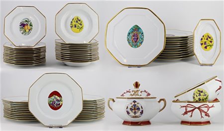 Manifattura di Limoges. Servizio da tavola in porcellana ottagonale composto da