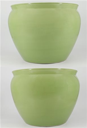 Coppia di cachepot in porcellana a fondo verde
Manifattura moderna, secolo XX
(