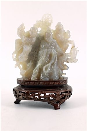 Gruppo scultoreo in agata poggiante su base in legno
Cina, secolo XX
(h cm 11)