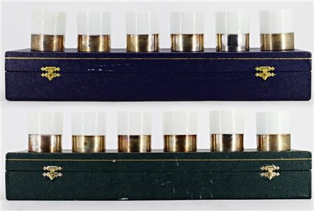 Gruppo di dodici tazzine in porcellana bianca con basi in lamina d'argento (g 9