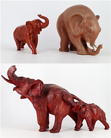 Lotto composto da tre sculture di elefanti di misure e materiali differenti (di