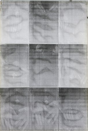 Opera inclusa tra due lastre di vetro. Pezzo unico. Al retro reca il...