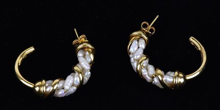 ORECCHINI IN ORO GIALLO E PERLE orecchinio ad anello con piccole perle...