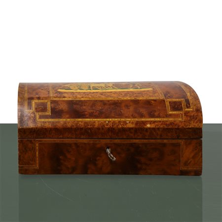 Cassetta in legno intarsiata con motivi geometrici, 20th  