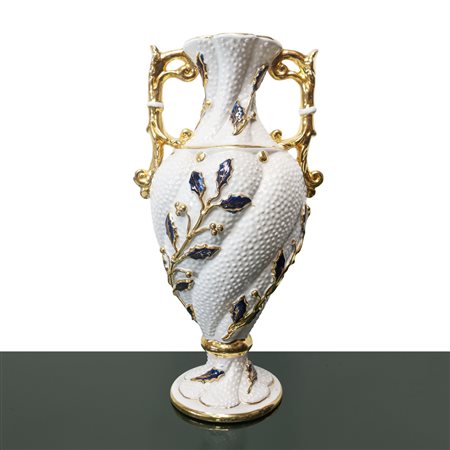 Deruta - Vaso con decorazioni nell'oro e smalti blu