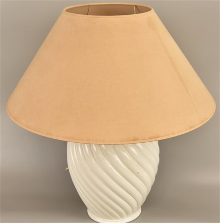 LAMPADA DA TAVOLO in ceramica bianca modellata a coste, cappello non...