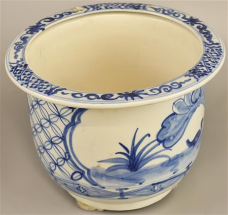 COPRIVASO in ceramica decorata nei toni del blu h cm 19 diam cm 23,5