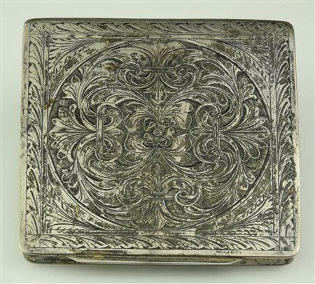 PORTACIPRIA in argento con decorazione incisa, anni '30 cm 7,5x7,5 Lieve...